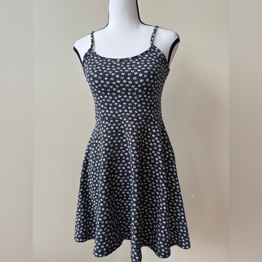 H&M - Black and White Floral Mini Dress - Size Small - Picture 6 of 8